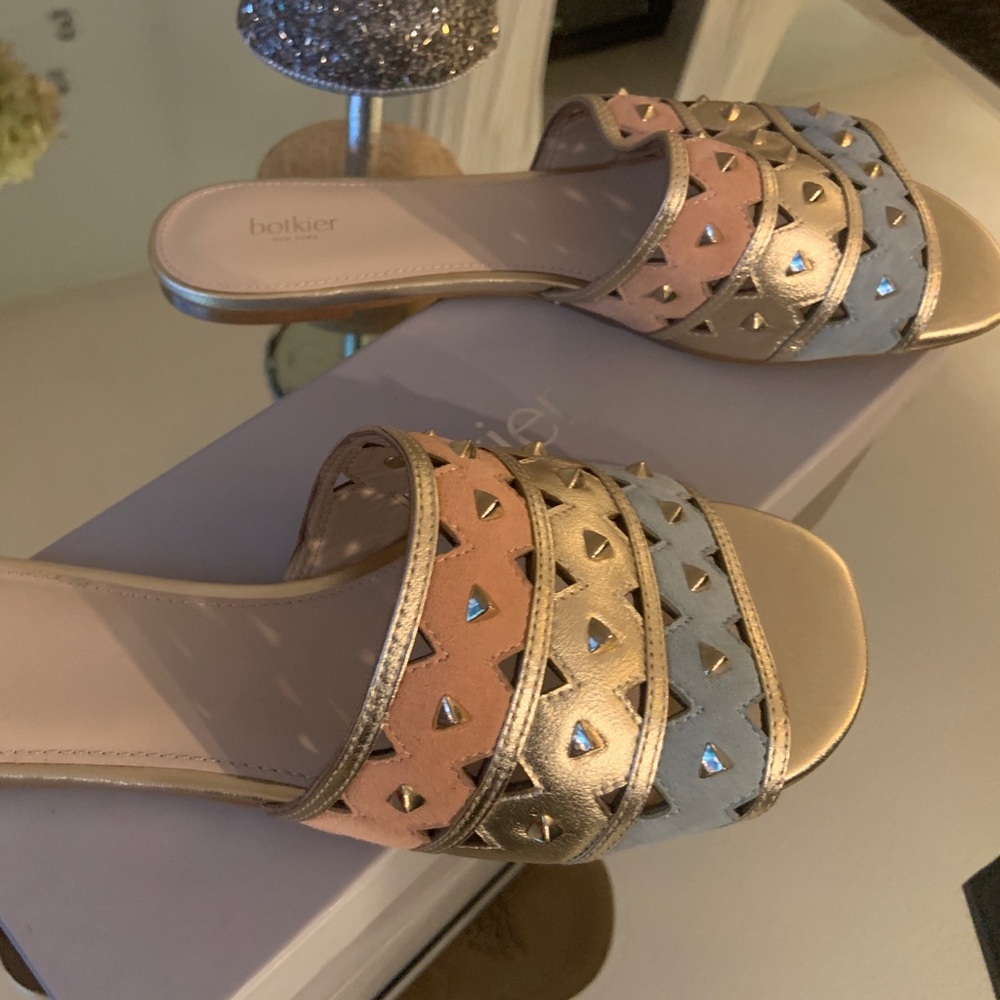 Metallic Leather upper with stud detailing. Leather lined. Padded in sole.